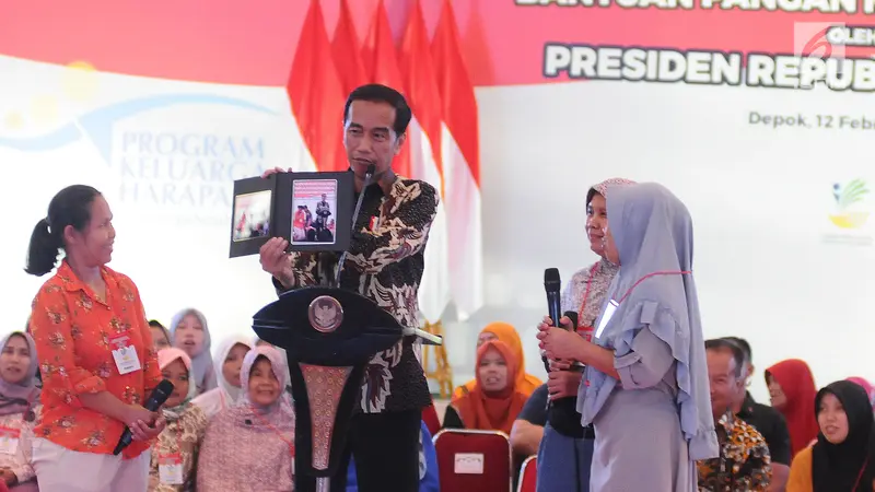 Jokowi Salurkan Bantuan PKH dan BNPT kepada 1.000 Warga Depok