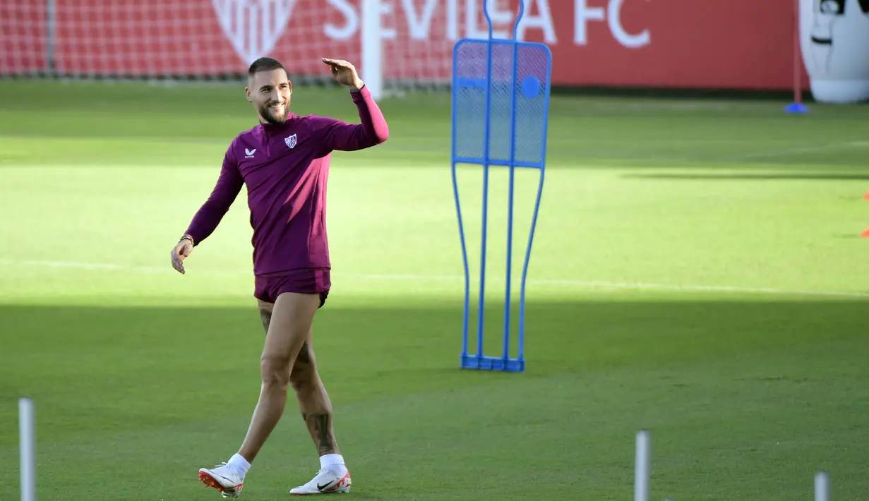 Sevilla sejauh ini masih tanpa kemenangan. Dua laga pertama semuanya dilalui Sergio Ramos dan kawan-kawan dengan hasil imbang. (CRISTINA QUICLER / AFP)