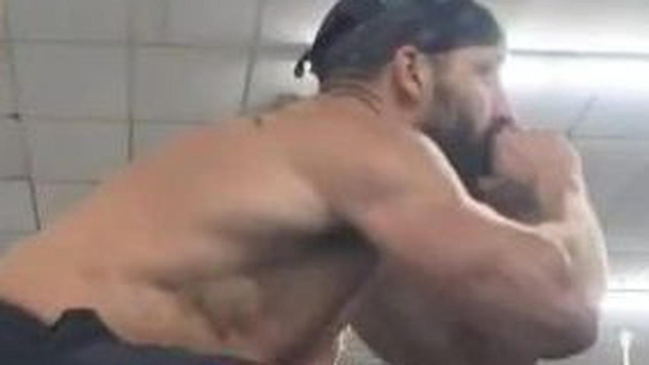 Squat yang Dilakukan Tony Piraino