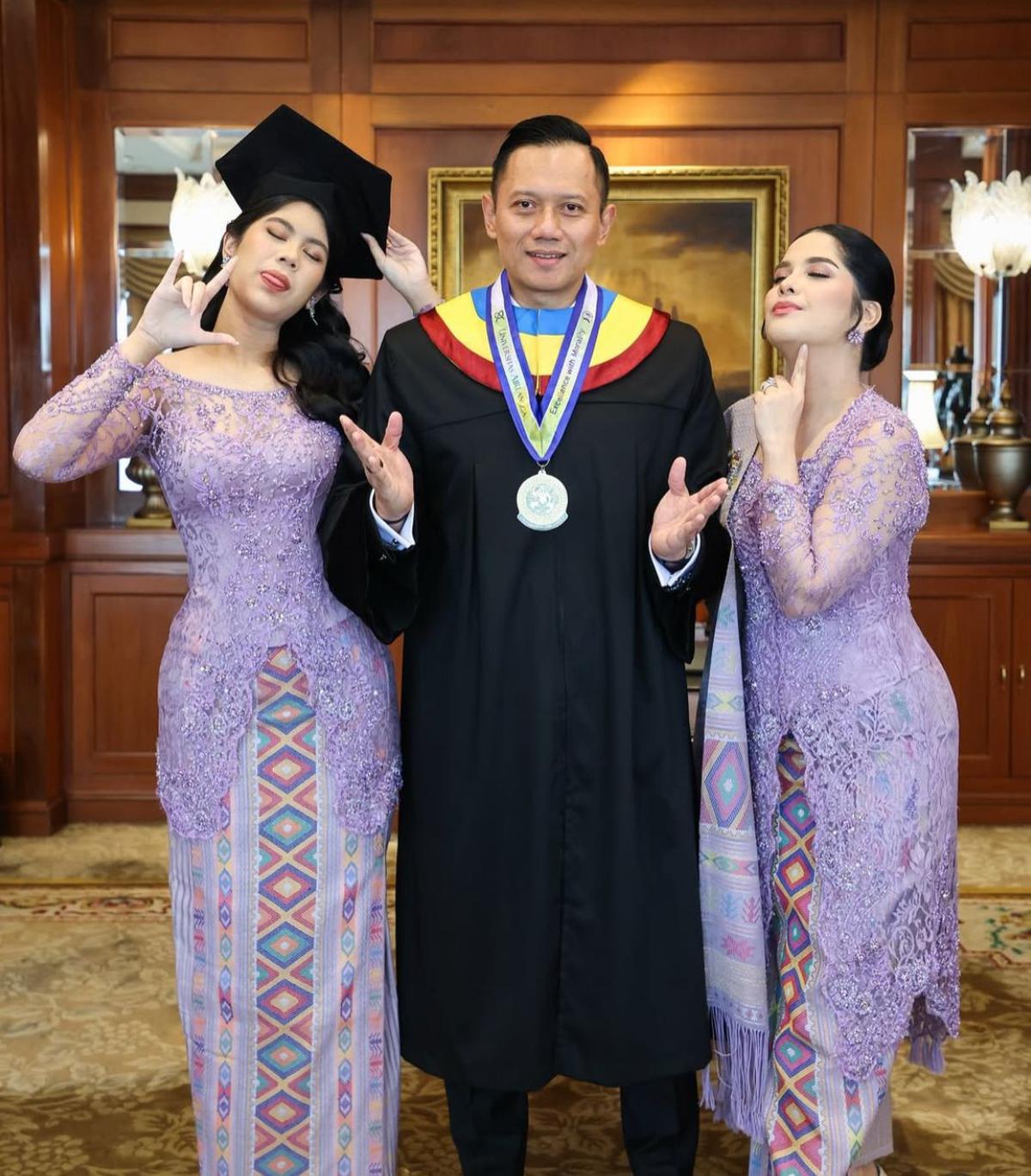7 Potret Annisa Pohan Setia Dampingi AHY Wisuda, Sorotan Kecantikan dan Keharmonisan Keluarga yang Memukau