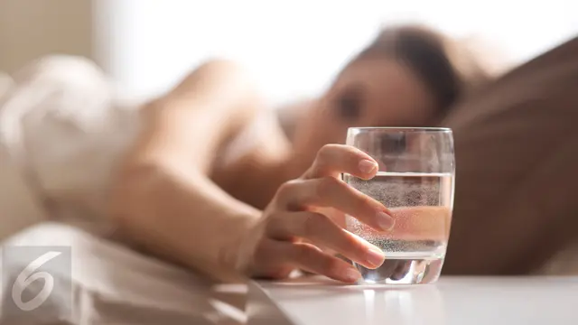 5 Manfaat Minum Air Putih