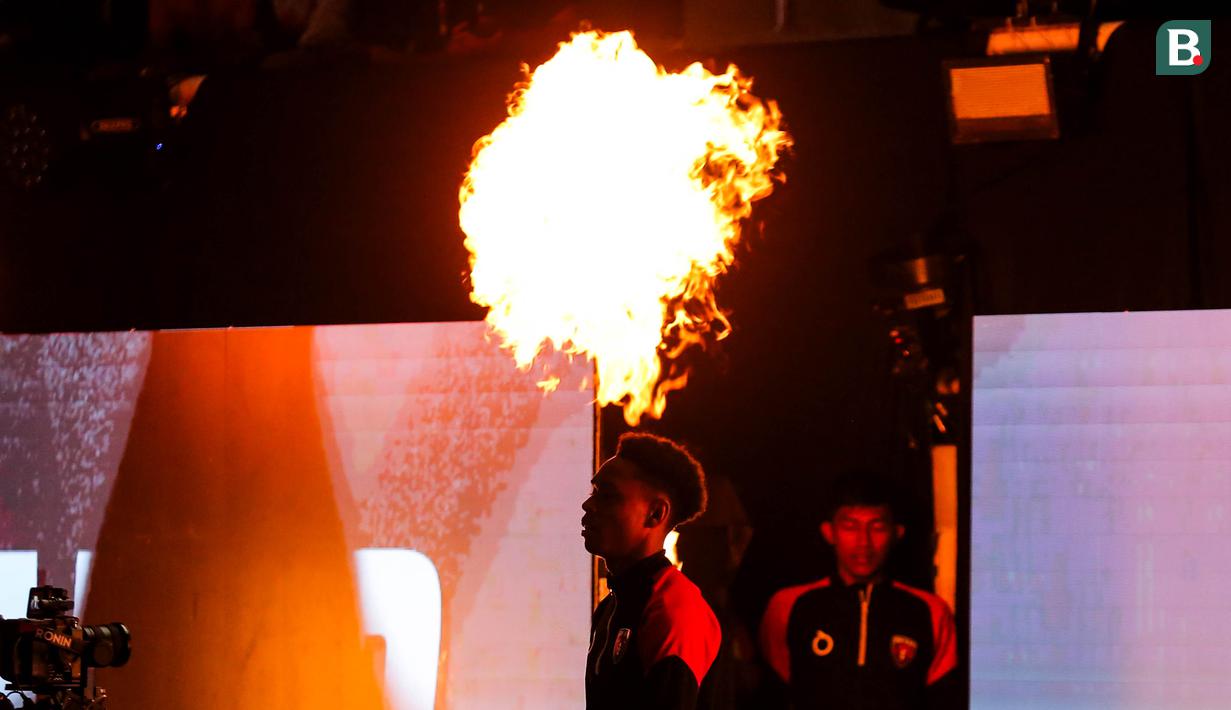 Pemain Grim Reaper, Daniel Sapt memasuki lapangan pertandingan dalam laga Futsal X Series 2 melawan Lynx Hunters di GOR UNJ, Rawamangun, Jakarta, Sabtu (17/01/2026). (Bola.com/Bagaskara Lazuardi)
