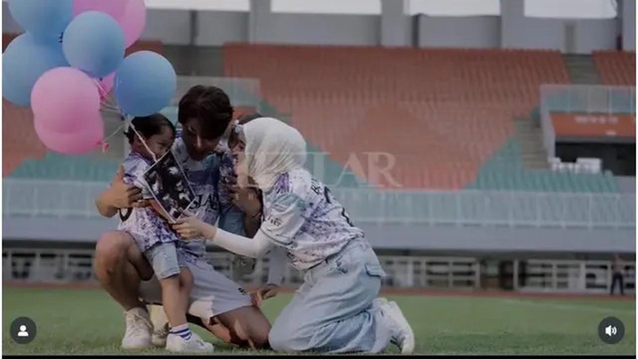 6 Momen Bahagia Lesti Kejora Umumkan Hamil Anak Ketiga, Unik di Lapangan Bola
