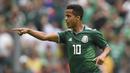 Giovani Dos Santos. Striker berusia 33 tahun yang sejak Juli 2021 berstatus tanpa klub usai meninggalkan Club America ini tercatat menjadi pemain aktif dengan jumlah caps terbanyak kelima bersama Timnas Meksiko. Hingga kini ia telah bermain dalam 106 laga dengan torehan 19 gol dan 23 assist sejak melakukan debut pada 9 September 2007. Ia diprediksi tidak akan masuk skuad Meksiko di Piala Dunia 2022 Qatar setelah terakhir memperkuat Timnas Meksiko pada Piala Dunia 2018. (AFP/Alfredo Estrella)