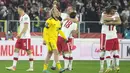 Dua gol dari Lewandowski dan Zielinski akhirnya bertahan hingga akhir laga. Polandia keluar sebagai pemenang dan berhak lolos ke putaran final Piala Dunia 2022 di Qatar nanti. (AP/Czarek Sokolowski)