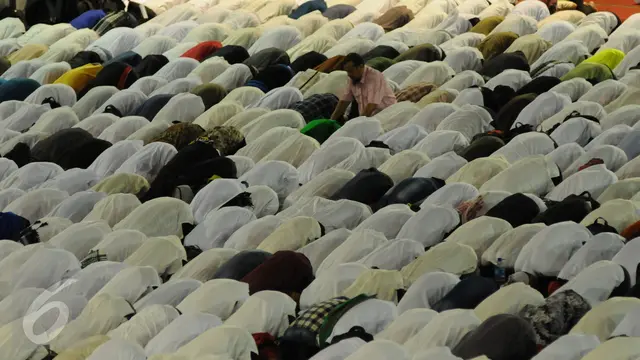 20161202-Peserta Aksi 212 Salat Subuh di Masjid Istiqlal-Jakarta