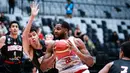 <p>Pemain Timnas Basket Indonesia, Marques Tarrell Bolden (kanan) berebut bola dengan pemain Indonesia Patriots, Agus Salim pada laga Indonesia International Basketball Invitational di Indonesia Arena, Senayan, Jakarta, Rabu (02/08/2023). (Bola.com/Bagaskara Lazuardi)</p>