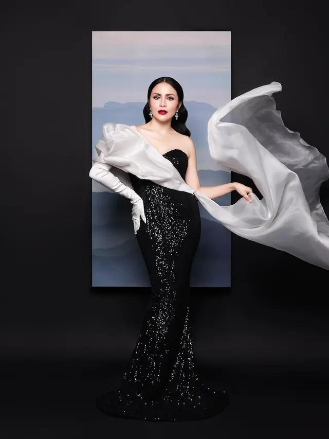 6 Gaya Pemotretan Momo Geisha dengan Makeup Tebal, Banjir Pujian