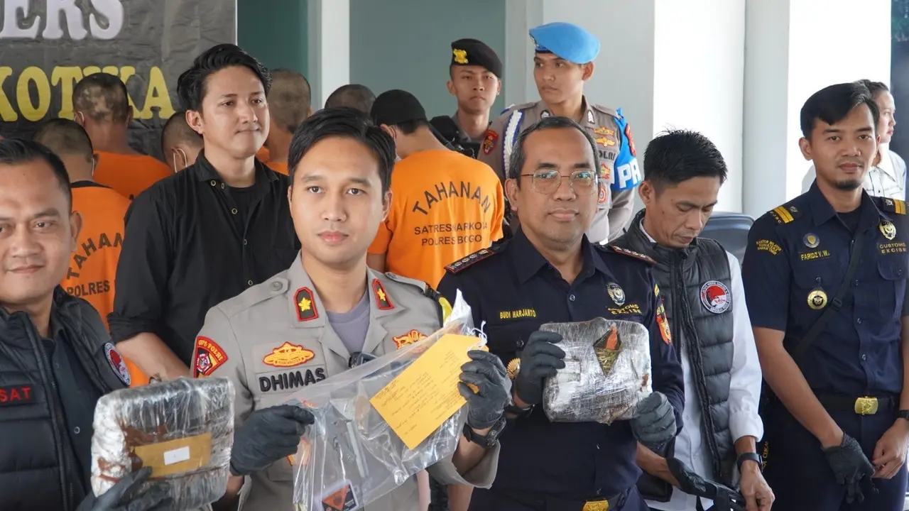 Bea Cukai dan Polres Kota Bogor menggelar Konferensi Pers terkait pengungkapan kasus  pengiriman narkotika melalui jasa pengiriman/ekspedisi di awal bulan Maret 2024. (Istimewa)