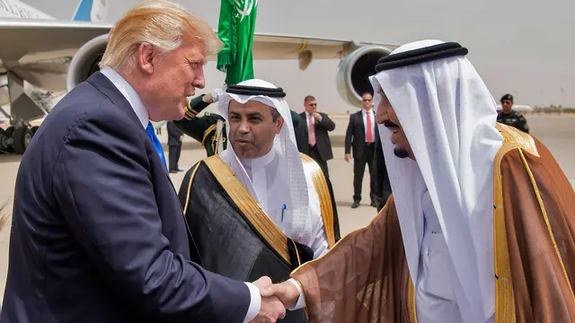 Berkunjung ke Arab Saudi, Trump Disambut Langsung Raja Salman
