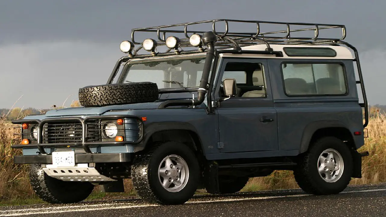 2015, Land Rover Defender Undur Diri?