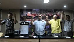 Andi Gani Nena bersama elemen buruh menggelar konferensi pers terkait Hari Buruh Internasional, Jakarta , Kamis (23/4/2015). Andi mengatakan akan turun sebanyak 178 ribu buruh mengikuti aksi Mayday. (Liputan6.com/Johan Tallo) 