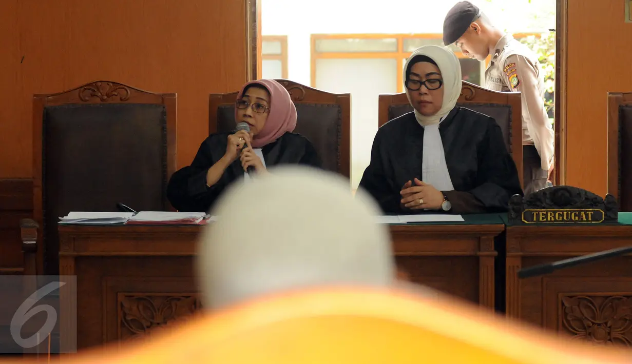 Tim Jaksa Penuntut Umum memberi tanggapan pada sidang lanjutan permohonan PK di PN Jakarta Selatan, Selasa (1/12/2015). Majelis Hakim memutuskan pemeriksaan permohonan PK dilimpahkan ke PN Cilacap. (Liputan6.com/Helmi Fithriansyah)