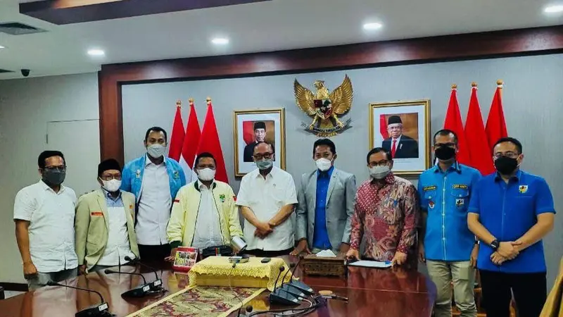 Menteri Sekretaris Kabinet Pramono Anung mendukung penyatuan Komite Nasional Pemuda Indonesia (KNPI).