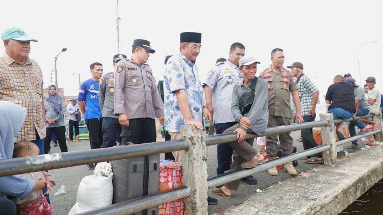 Bupati Tanjab Barat Pastikan Keamanan Arus Balik Lebaran di Pelabuhan Kuala Tungkal