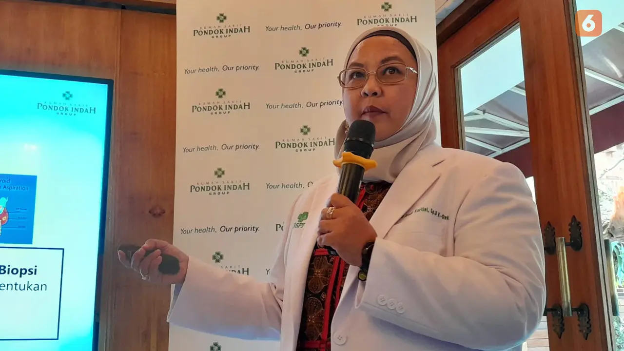 Dokter spesialis bedah onkologi Diani Kartini bicara tentang suara serak pada pasien kanker tiroid.