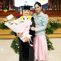 Potret Annisa Pohan hadiri pengukuhan guru besar salah satu anggota Ikawati ATR/BPN (Sumber: Instagram/@annisayudhoyono)