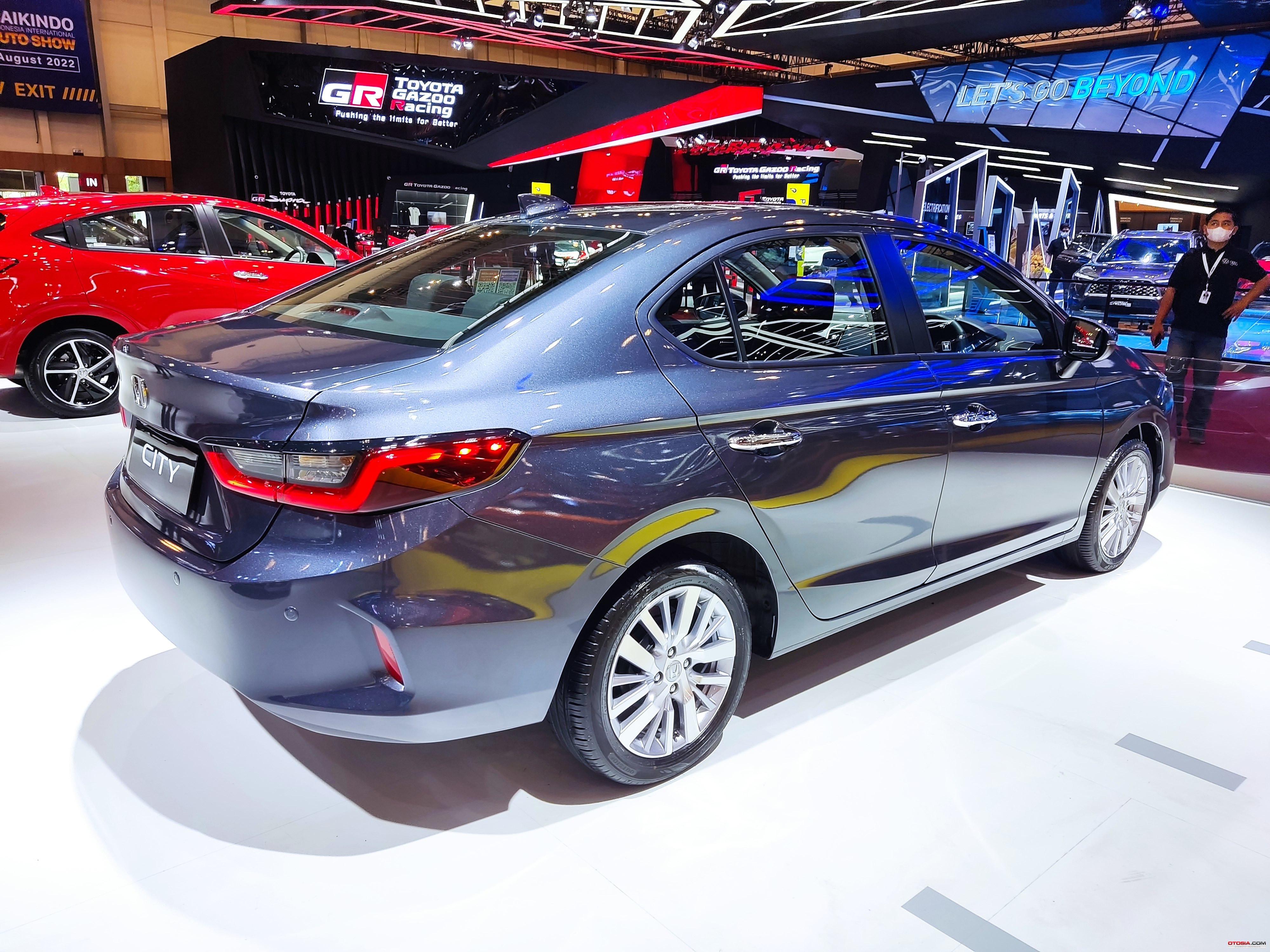 Sisi belakang Honda City sedan (Otosia.com/Arendra Pranayaditya))