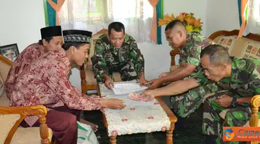 Citizen6, Gresik: Zakat Fitrah anggota Menbanpur-1 Mar tahun 1433 H/2012 M ini diserahkan kepada yayasan guna disalurkan kepada yatim piatu dan kaum dhu ' afa. (Pengirim: Budi Abdillah)