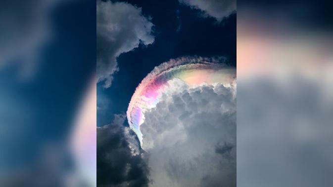 Fenomena Awan Pelangi Hiasi Langit Jonggol, Warna-warni Memikat Warga