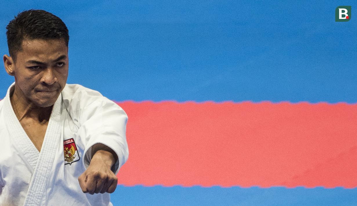 Karateka Indonesia, Ahmad Zigi Zaresta, tampil pada nomor kata cabang karate Asian Games XVIII di JCC Senayan, Jakarta, Sabtu (25/8/2018). Dirinya berhasil meraih medali perunggu. (Bola.com/Vitalis Yogi Trisna)