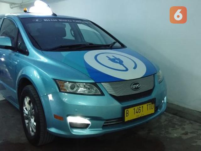 Armada Taksi Blue Bird Resmi Gunakan Mobil Listrik Otomotif Liputan6 Com