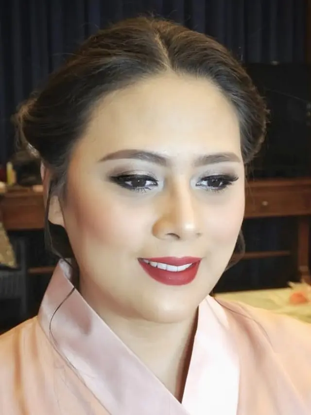 Jarang Terekspos, Ini 6 Potret Mizheel Adik Bungsu Paula Verhoeven