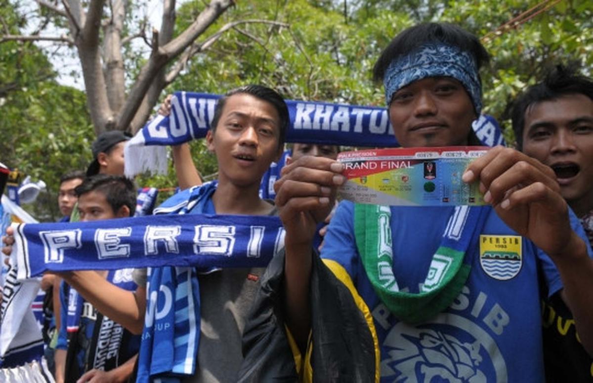 Ribuan Bobotoh mulai berdatangan di Gelora Bung Karno