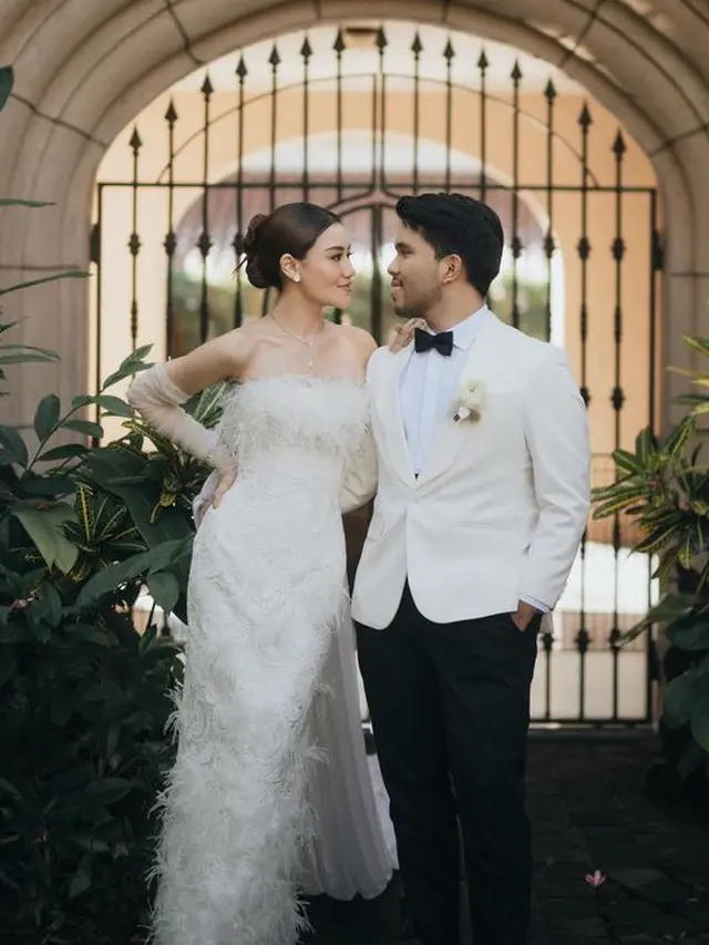 Aaliyah Massaid saat Prewedding Bertema Klasik Broadway. [@morden.co]