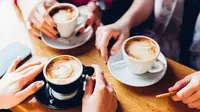 Selain hilangkan kantuk, minum kopi ternyata bisa menurunkan risiko terkena penyakit liver. (Sumber Foto: Shutterstock/The List)
