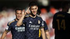 Pemain Real Madrid, Arda Guler melakukan selebrasi setelah mencetak gol ke gawang Granda pada laga lanjutan Liga Spanyol 2023/2024 di Nuevo Los Carmenes Stadium, Granada, Sabtu (11/05/2024). (AP Photo/Fermin Rodriguez)