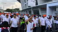 Menteri Luar Negeri, Retno Marsudi dan 70 duta besar negara sahabat, ambil bagian dalam acara bertajuk Diplomatic Walk menyambut Asian Games 2018 di Stadion Utama Gelora Bung Karno, Minggu (11/2/2018). (Twitter/Asian Games 2018)