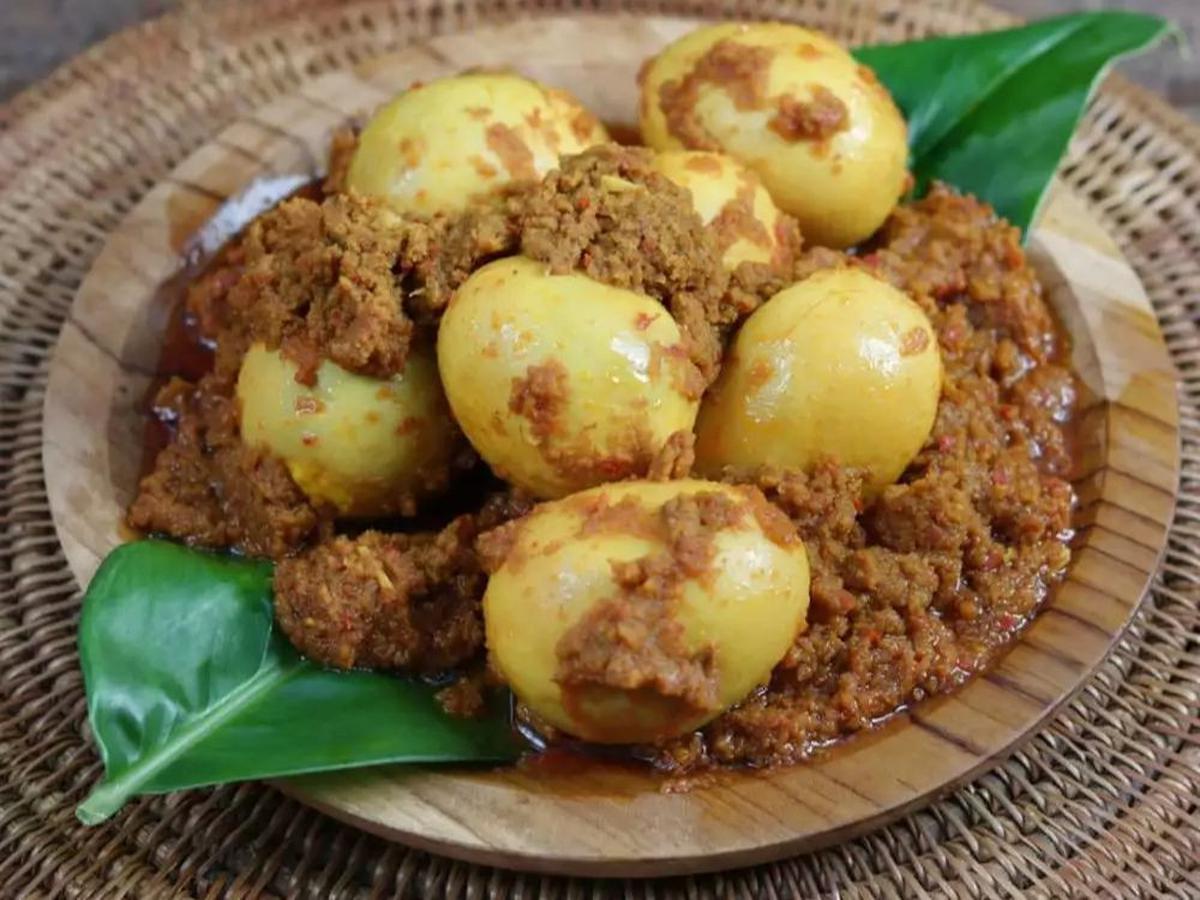 <b>8. Rendang Telur</b>