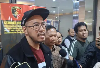 Pandji Pragiwaksono memenuhi panggilan pemeriksaan Bareskrim Polri atas kasus dugaan penghinaan suku Toraja. (Liputan6.com/Rifqy Alief Abiyya)