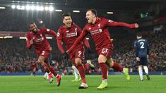 Liverpool memiliki catatan kebobolan hanya 22 kali pada Liga Inggris musim 2018/2019. Catatan itu tak lepas dari jasa penjaga gawang mereka, Alisson yang berhasil torehkan 21 clean sheet. Pada musim itu, The Reds berhasil menempati urutan kedua. (Foto: AFP/Paul Ellis)