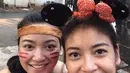Hmm, ini cosplay jadi apa, ya? Pocahontas dan Minnie Mouse? (Foto: Instagram @agnipratistha)
