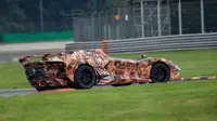 Lamborghini diketahui tengah menguji coba mobil bertenaga super bergaya speedster di sebuah Sirkuit. (Carscoop)