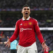 Pemain MU, Casemiro, merayakan golnya ke gawang Newcastle saat bertanding pada final Carabao Cup di Wembley, Minggu (26/2/2023) waktu setempat. (AP Photo/Alastair Grant)
