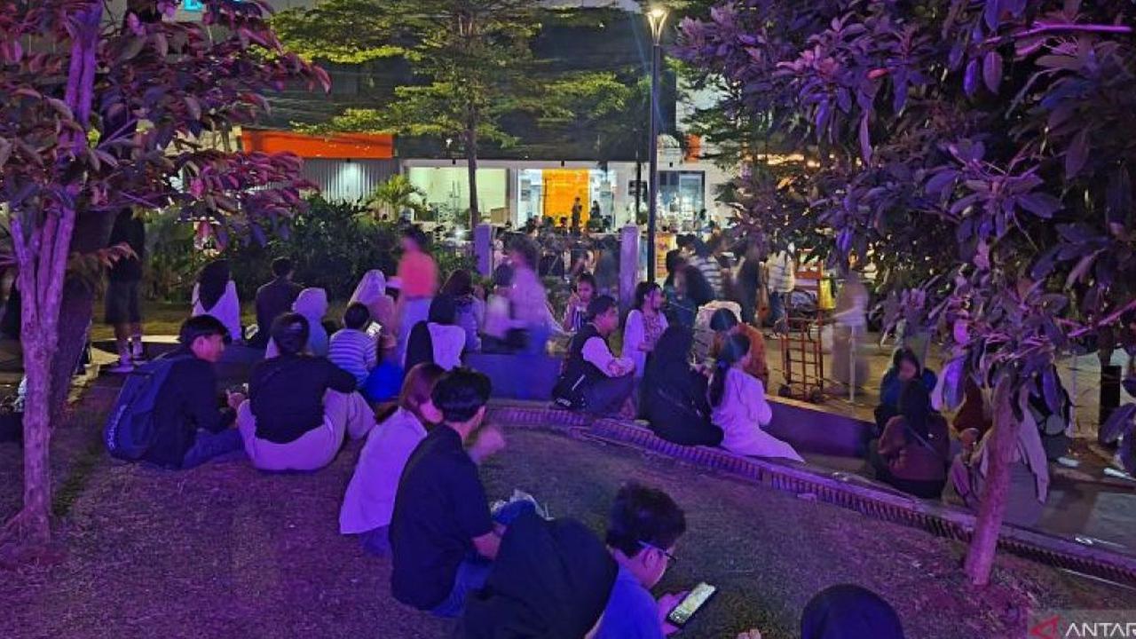 Heboh Warga 'Ngonten' di Taman Literasi Harus Izin Pemuda Pancasila, Ini Reaksi Satpol PP Jakarta