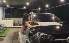 Viral Aksi Michelle Ziudith Cuci Mobil Sendirian di Malam Hari, Sebut Ritual Panggil Hujan