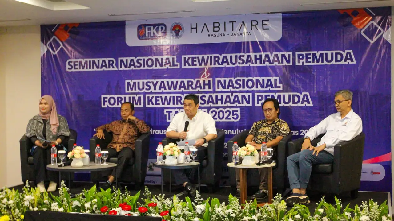 Wakil Menteri Desa, Pembangunan Daerah Tertinggal, dan Transmigrasi (Wamendes PDTT) Ahmad Riza Patria dalam acara Musyawarah Nasional Forum Kewirausahaan Pemuda (Munas FKP).