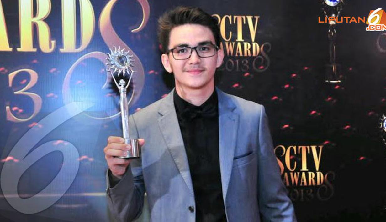 FOTO Bangganya Pemenang SCTV Awards 2013 - Foto Liputan6.com