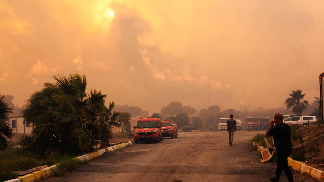 FOTO: Kebakaran Hutan Saat Gelombang Panas Ekstrem di Turki, Ribuan  Dievakuasi