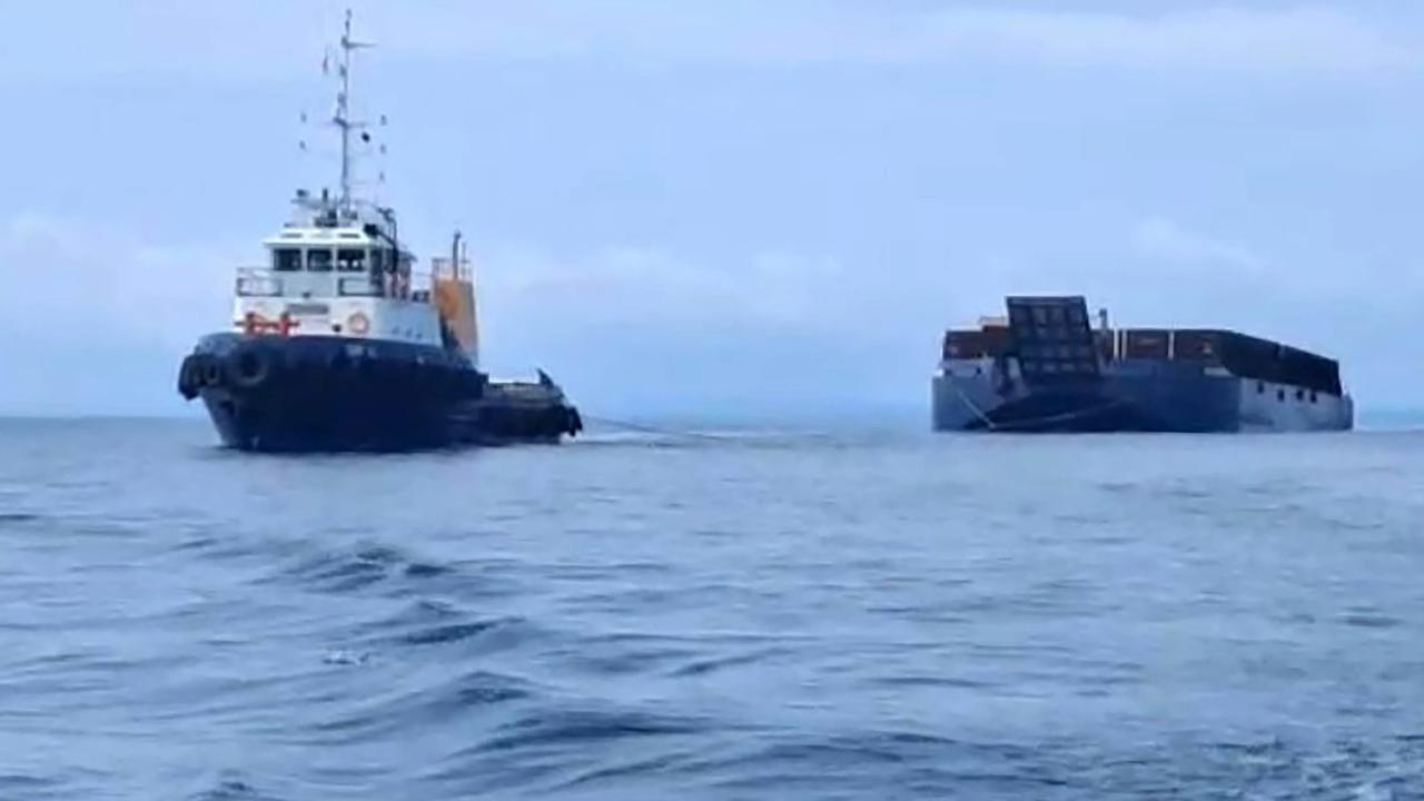 FOTO: TNI AL Amankan Kapal Pengangkut Limbah B3 di Selat Tioro