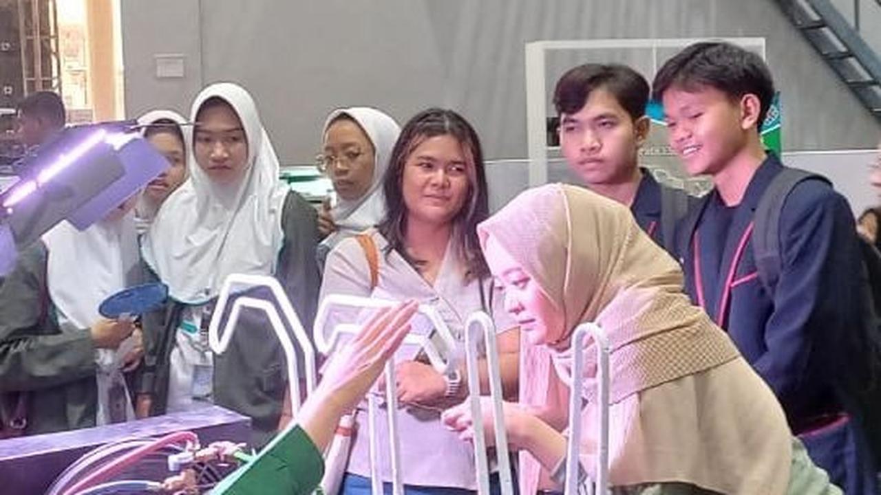 Masyarakat Antusias Kunjungi Pameran Penyelenggaraan Pelatihan dan Produksi Vokasi Kemnaker
