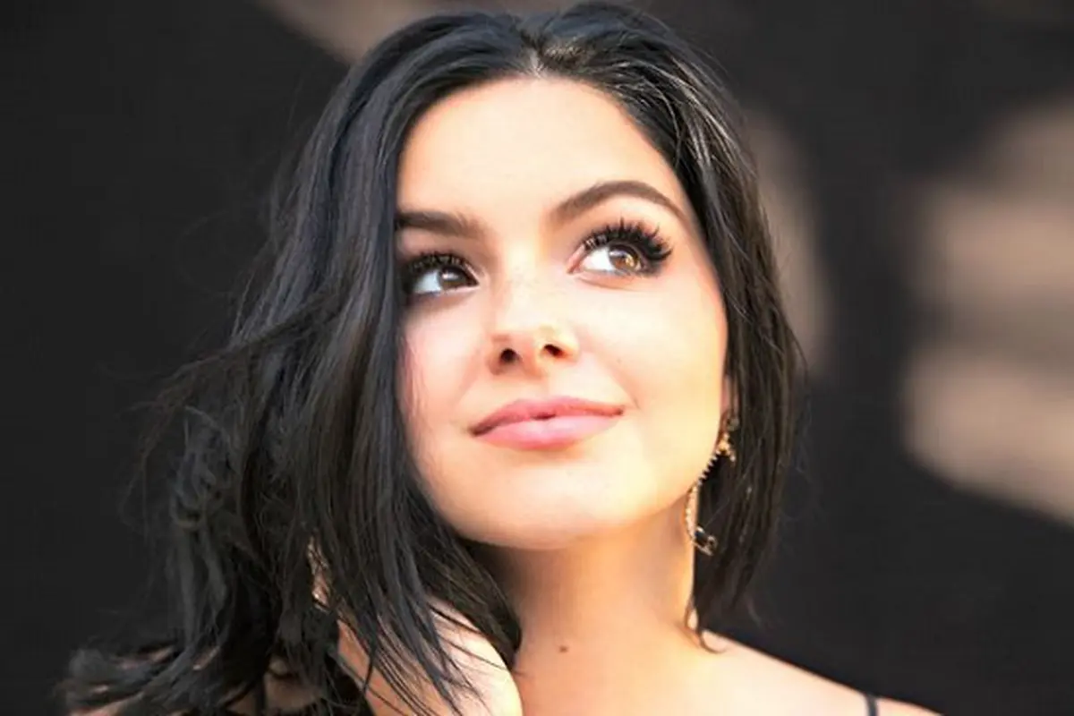 Tak Pede, Aktris Serial Modern Family Mengecilkan Payudaranya