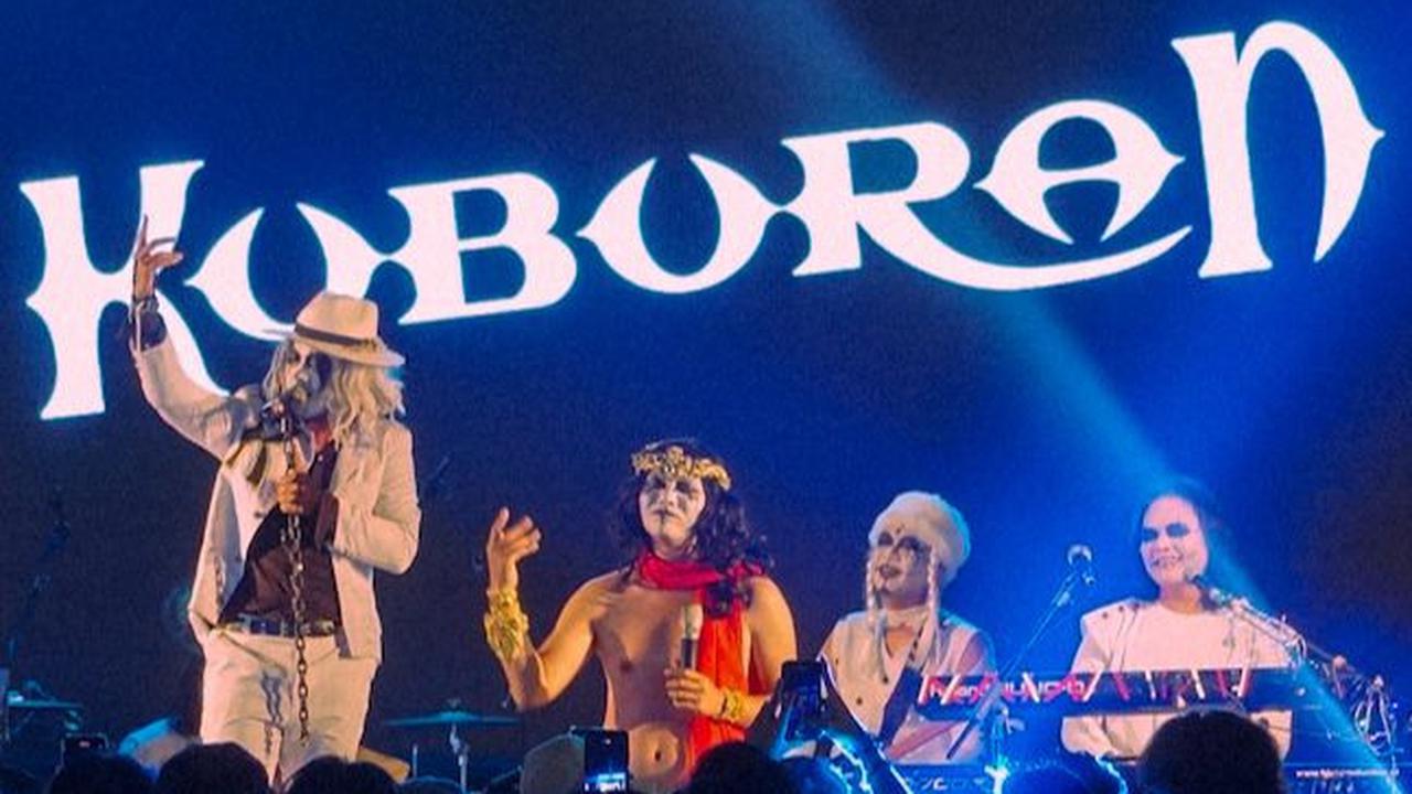 Kuburan, band yang dibentuk pada 2001 turut menarik perhatian penonton. Aksinya yang menghibur dan seluruh personelnya menggunakan atribut serta dandanan yang unik.