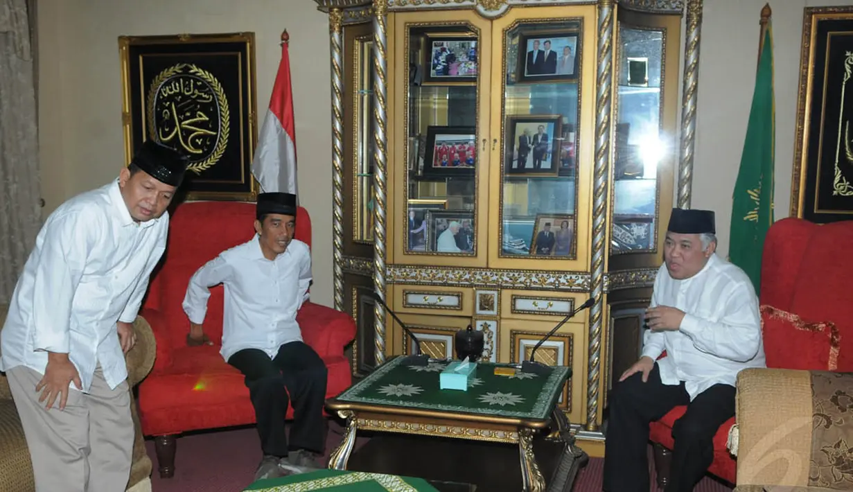 Calon Presiden nomor urut dua Joko Widodo menyambangi kantor Pengurus Pusat Muhammadiyah. (11/7/14) (Liputan6.com/Herman Zakharia)