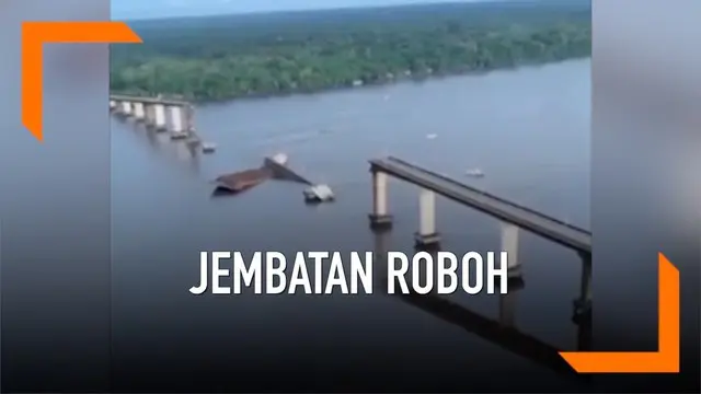 VIDEO: Jembatan Roboh Ditabrak Kapal, Dua Mobil Masuk Sungai