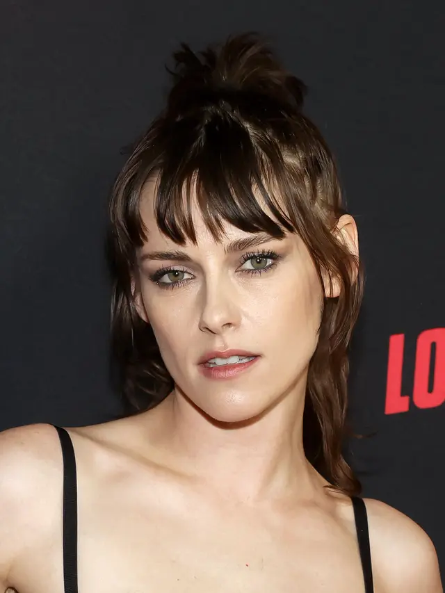 Kristen Stewart Nyaris Telanjang di Premier Film Love Lies Bleeding, Disamakan dengan Bianca Censori